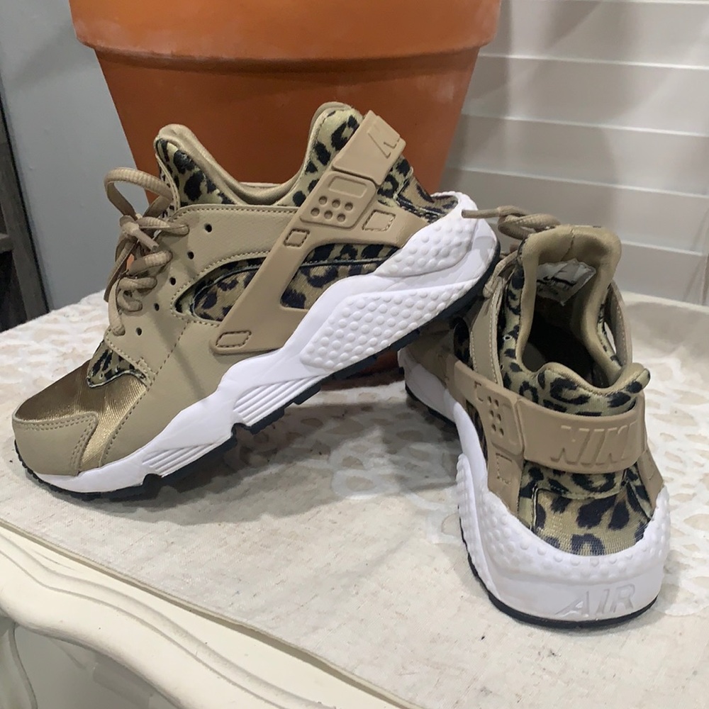 Nike air Huarache size 6 - leopard print